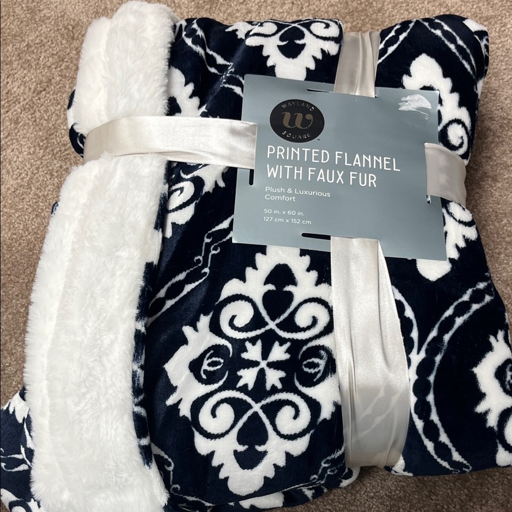 Wayland Square Navy and White Flannel Blanket with Faux Fur